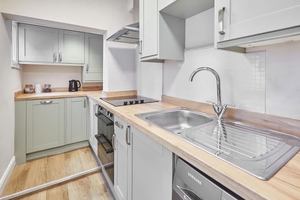 Oswy Street, Whitby. Sleeps Up To 7 Guests Villa Luaran gambar